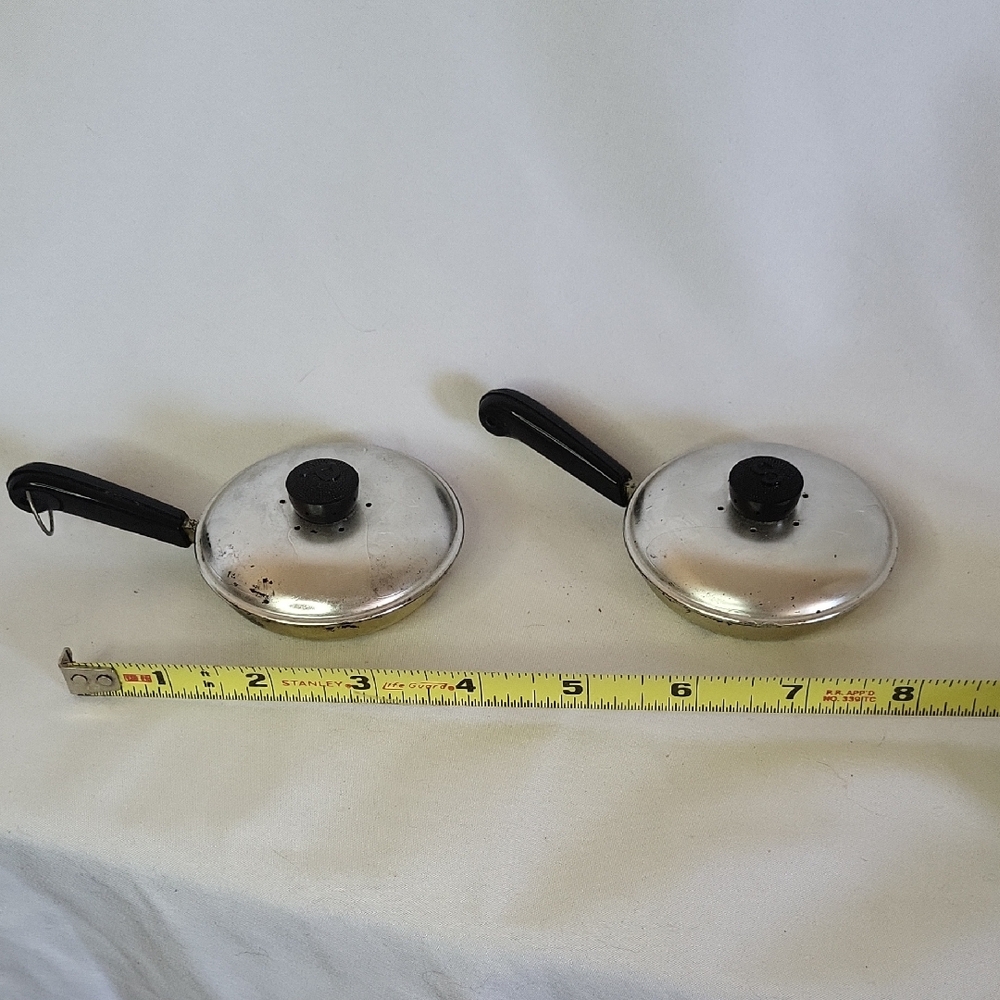 Salt & Pepper Skillet Frying Pan Shaker Set Aluminum Plastic Vintage Brillium